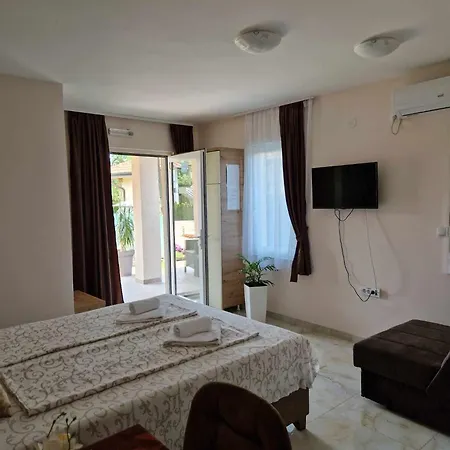 Apartmani Nataly M Veliko Gradiste Exterior photo